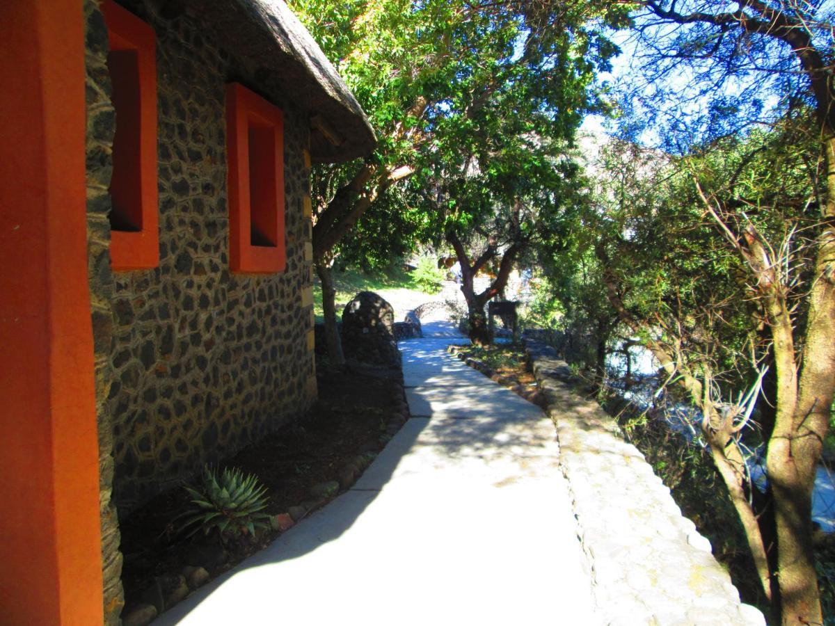 Liphofung Cave, Chalets Hotel Butha-Buthe Eksteriør billede