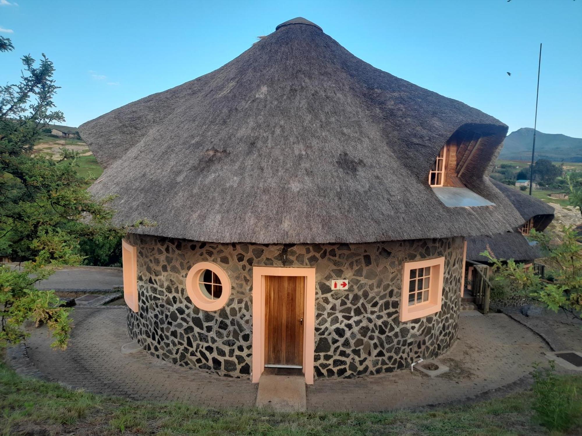 Liphofung Cave, Chalets Hotel Butha-Buthe Eksteriør billede