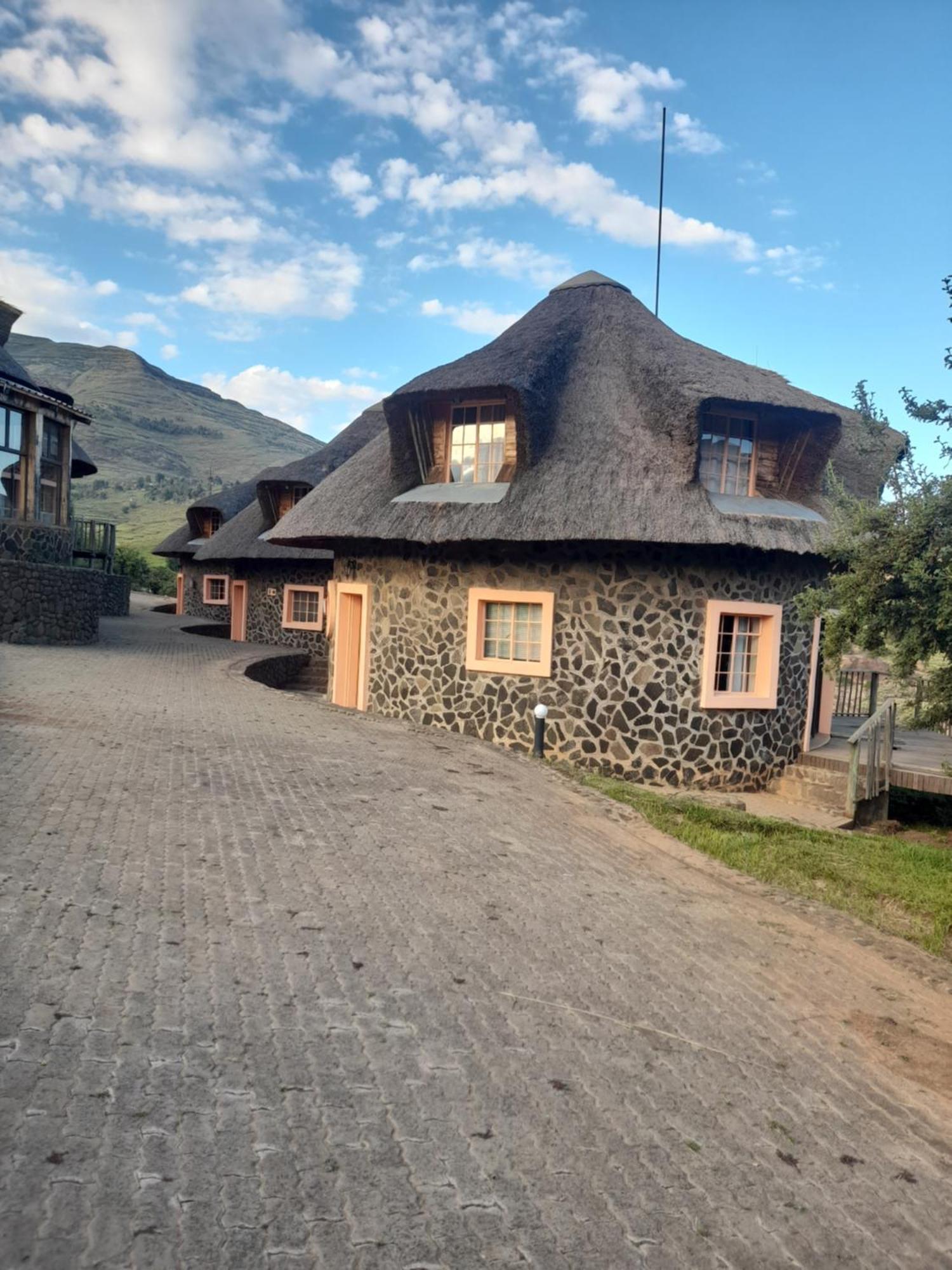 Liphofung Cave, Chalets Hotel Butha-Buthe Eksteriør billede