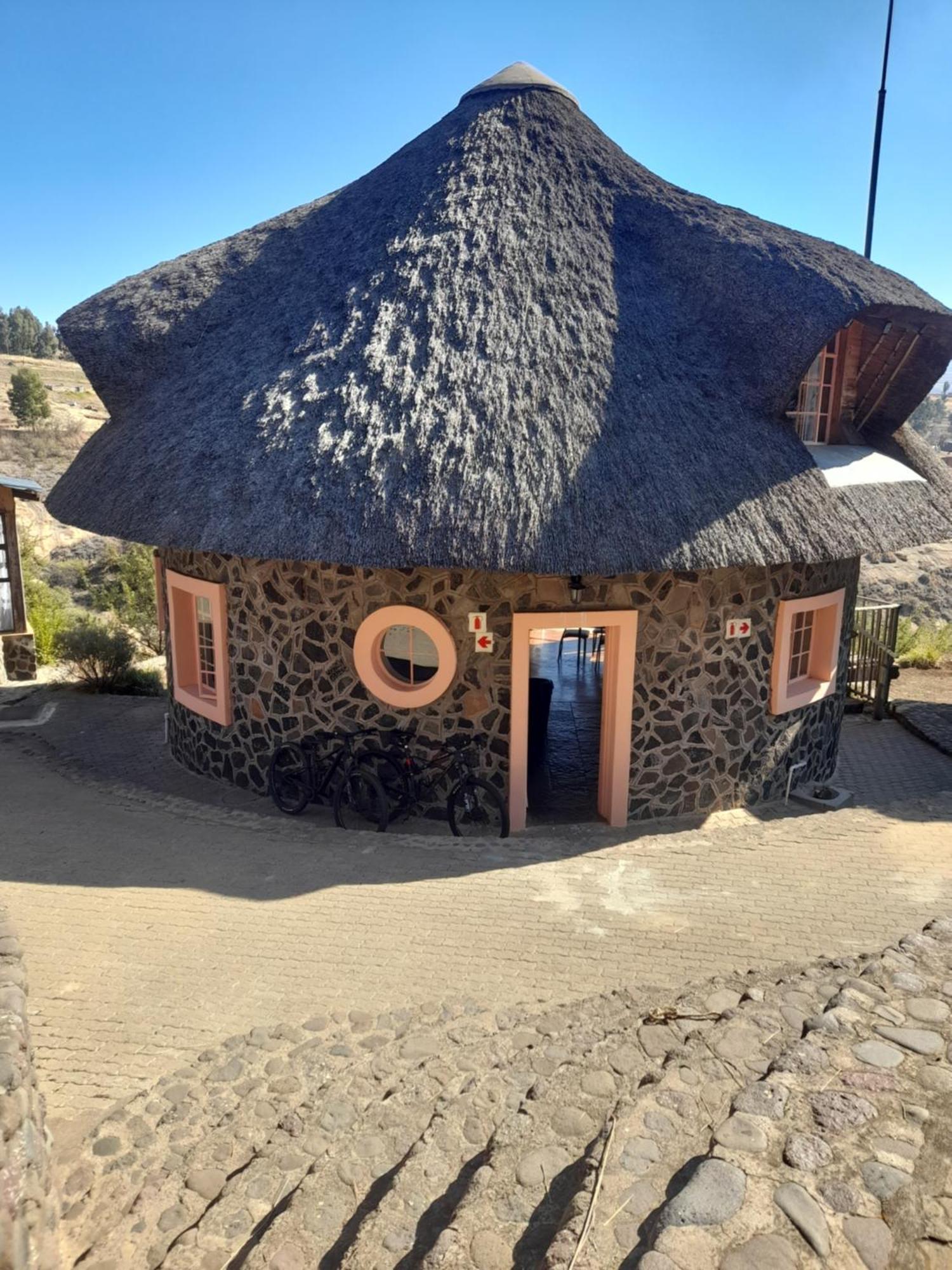 Liphofung Cave, Chalets Hotel Butha-Buthe Eksteriør billede